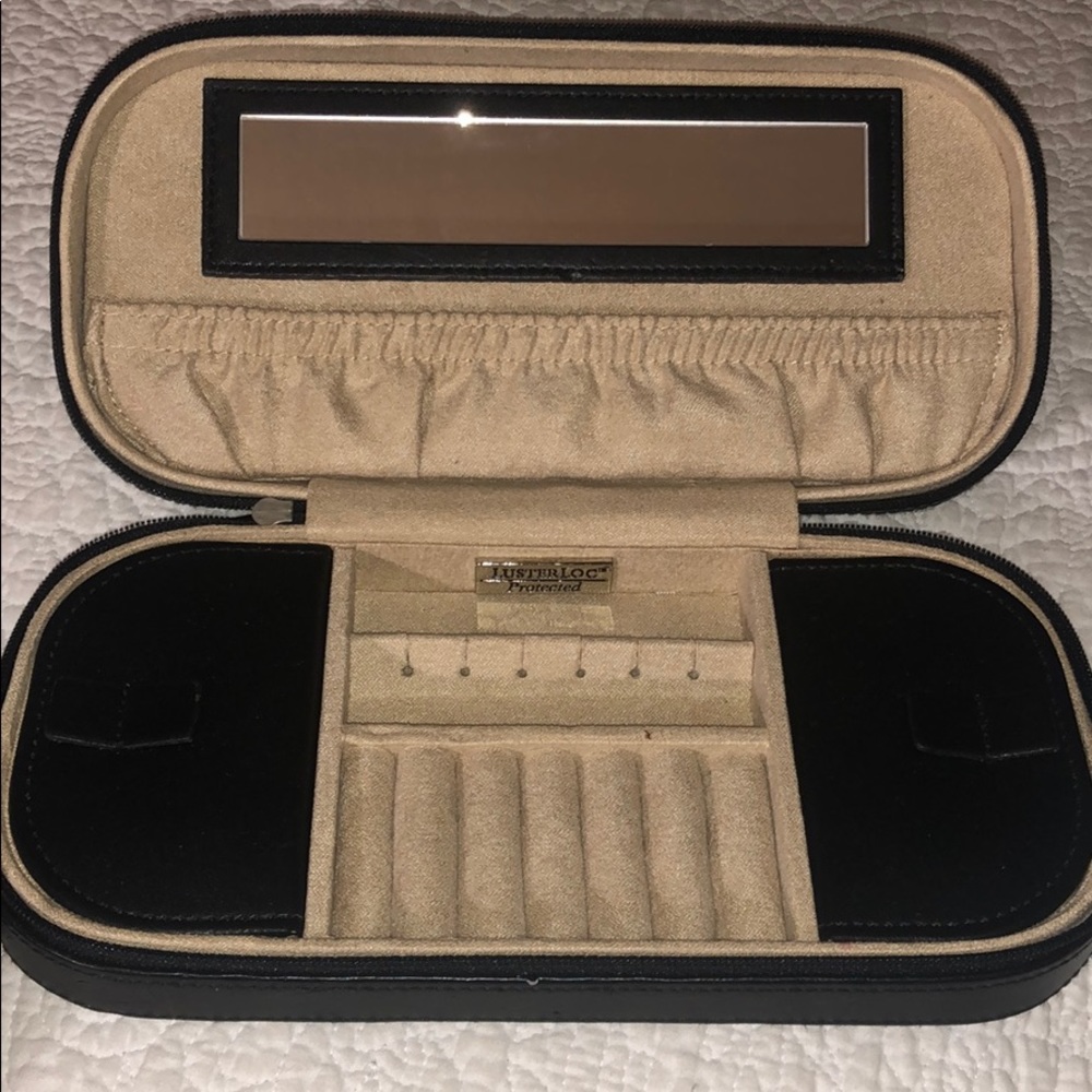 Travel size jewelry box